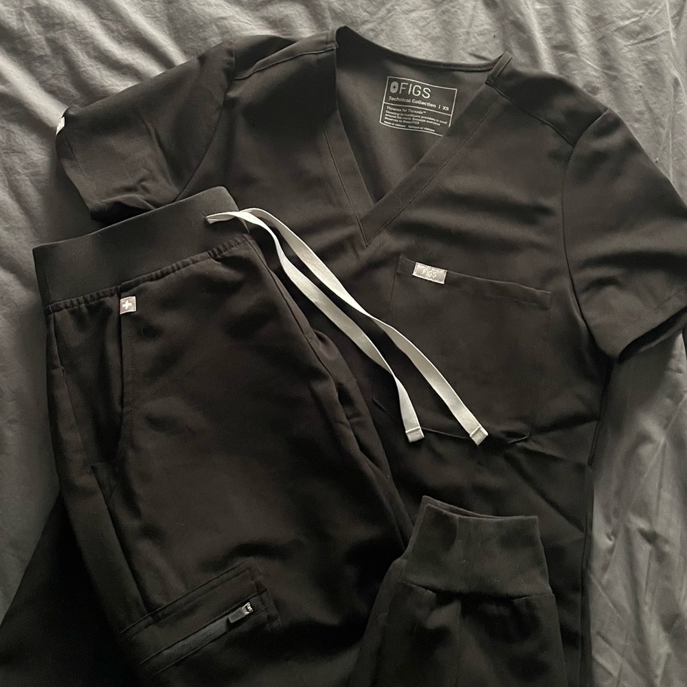 FIGS Scrubs Black Set Top & Jogger XS Like New- Never Worn